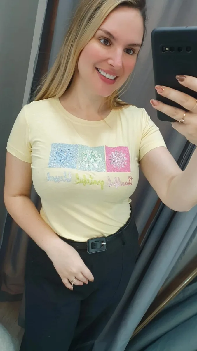 Camiseta Feminina Tropical Brilho Amarela