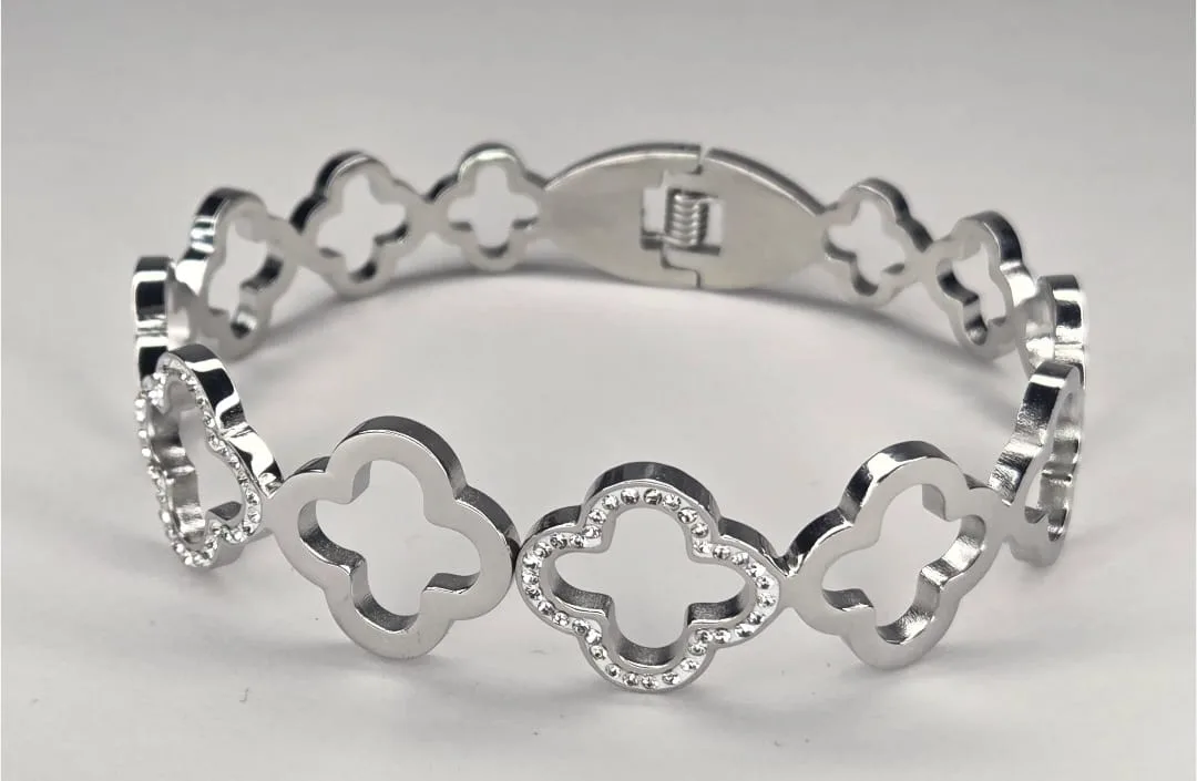 Pulseira Prateada Trevos Vazados